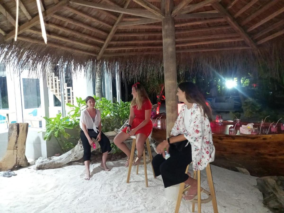 Island Life Maldives Retreat & Spa Magoodhoo エクステリア 写真